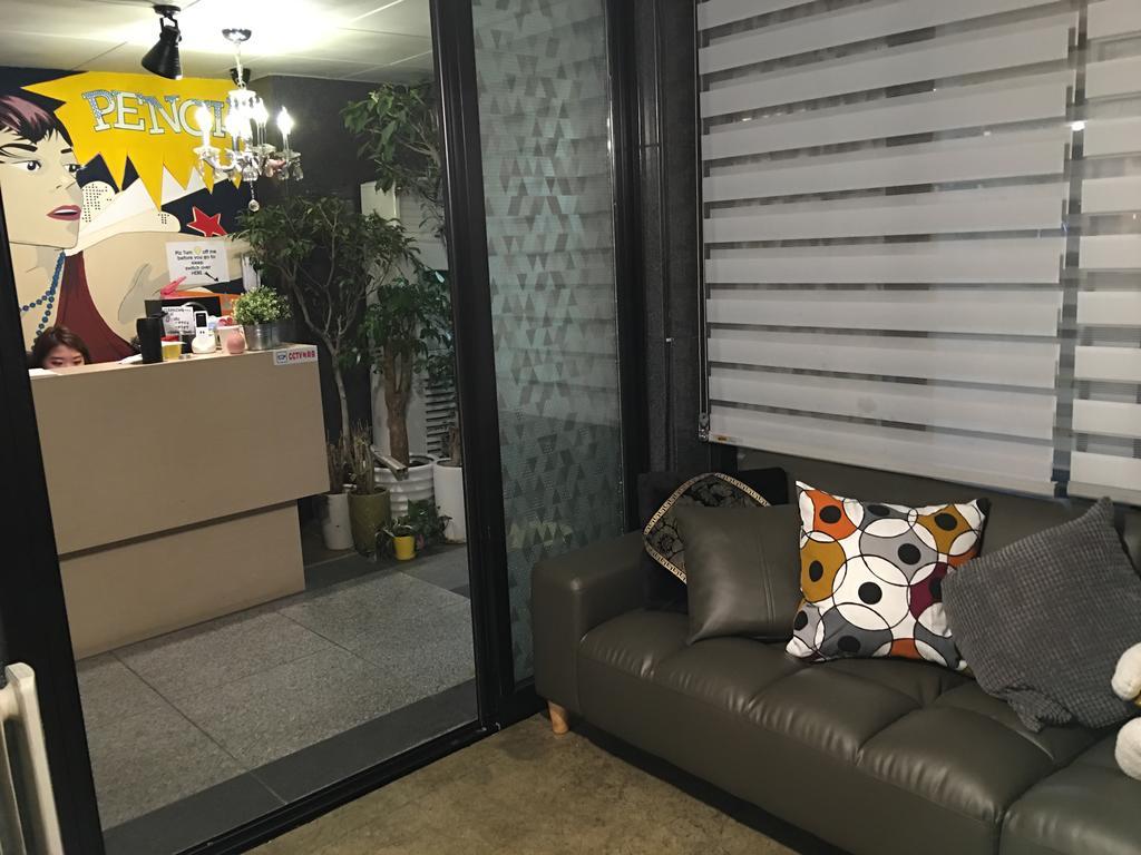 Hongdae Pencil Guesthouse Seoul Bagian luar foto