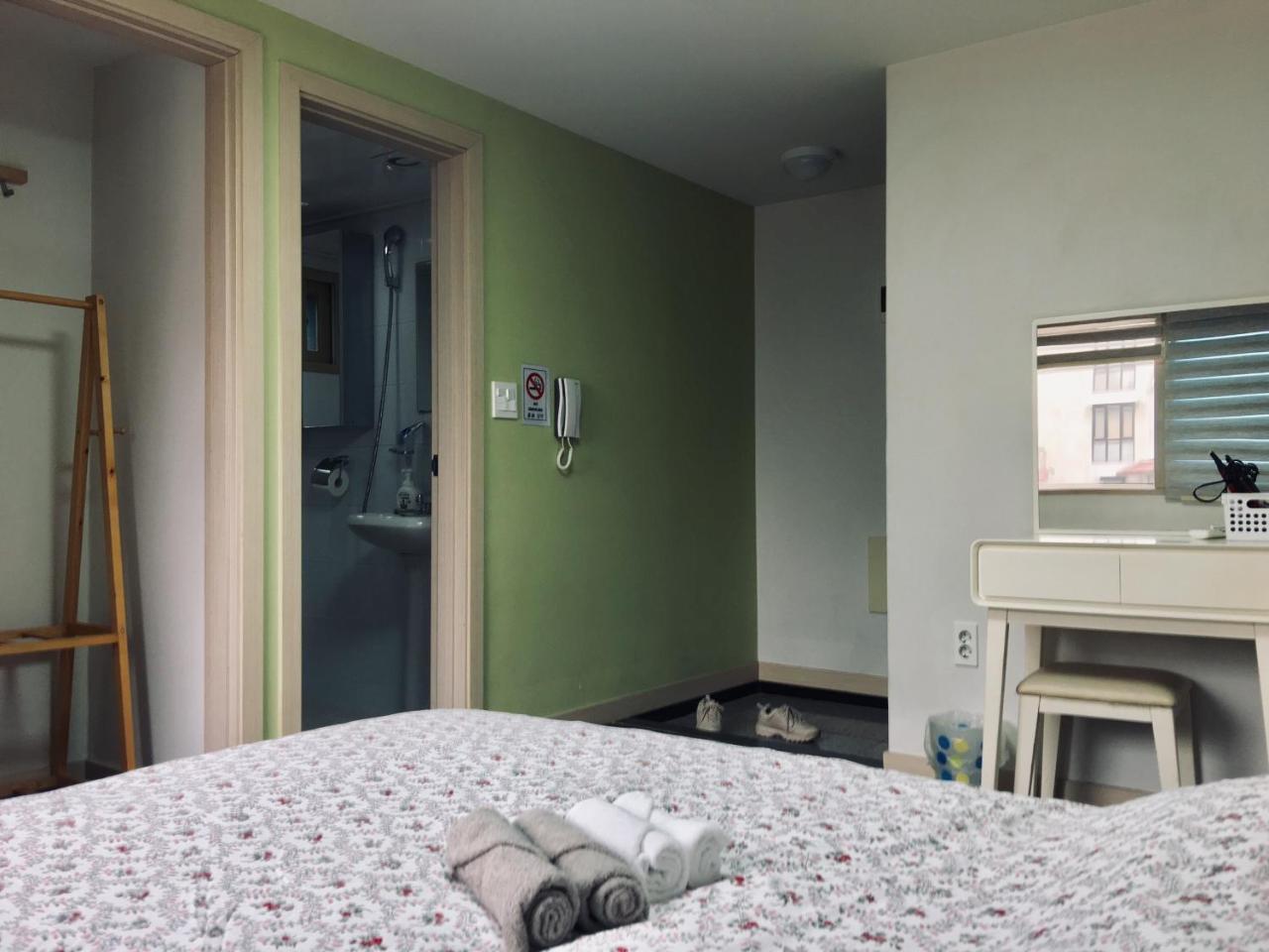 Hongdae Pencil Guesthouse Seoul Bagian luar foto