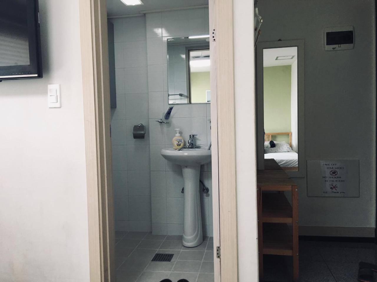 Hongdae Pencil Guesthouse Seoul Bagian luar foto