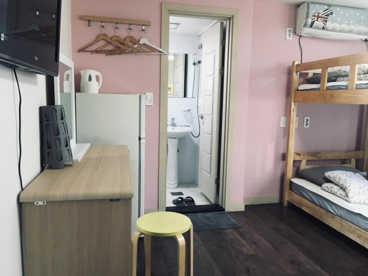 Hongdae Pencil Guesthouse Seoul Bagian luar foto